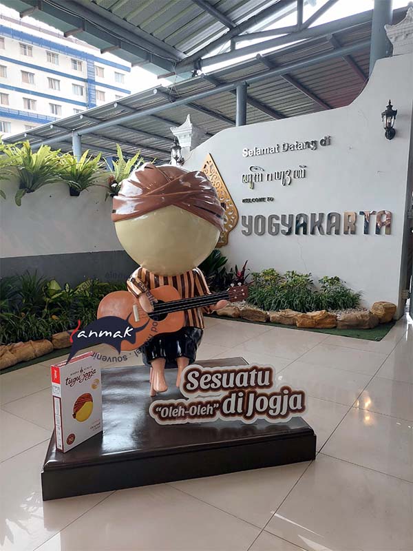 patung maskot