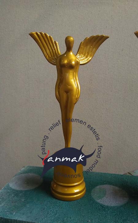 patung piala