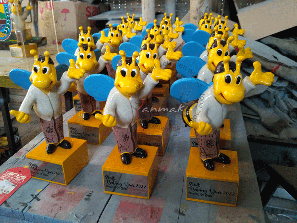 patung maskot kabupaten batang