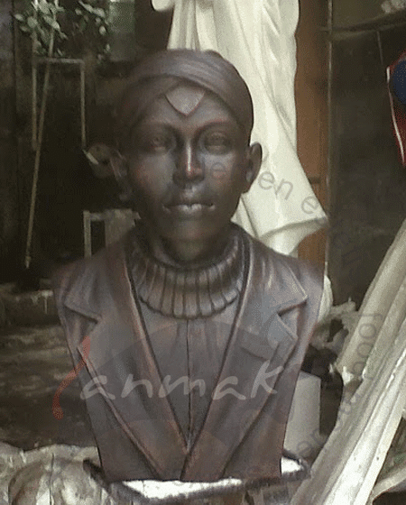 patung-dada-pahlawan