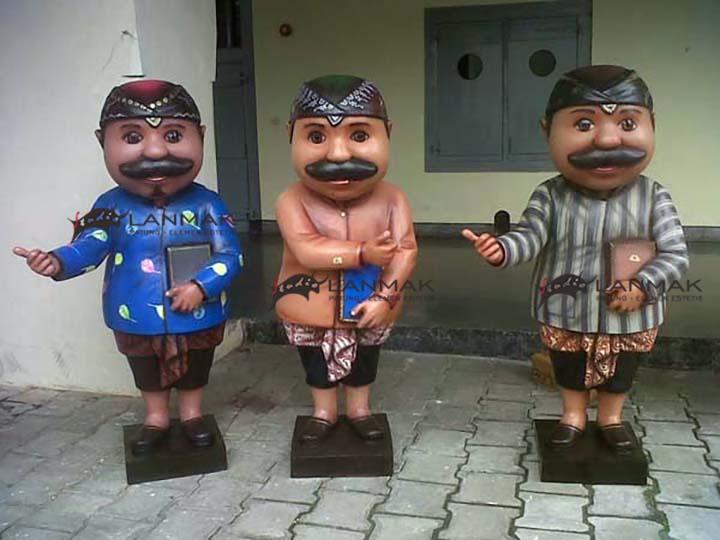 patung maskot blangkon